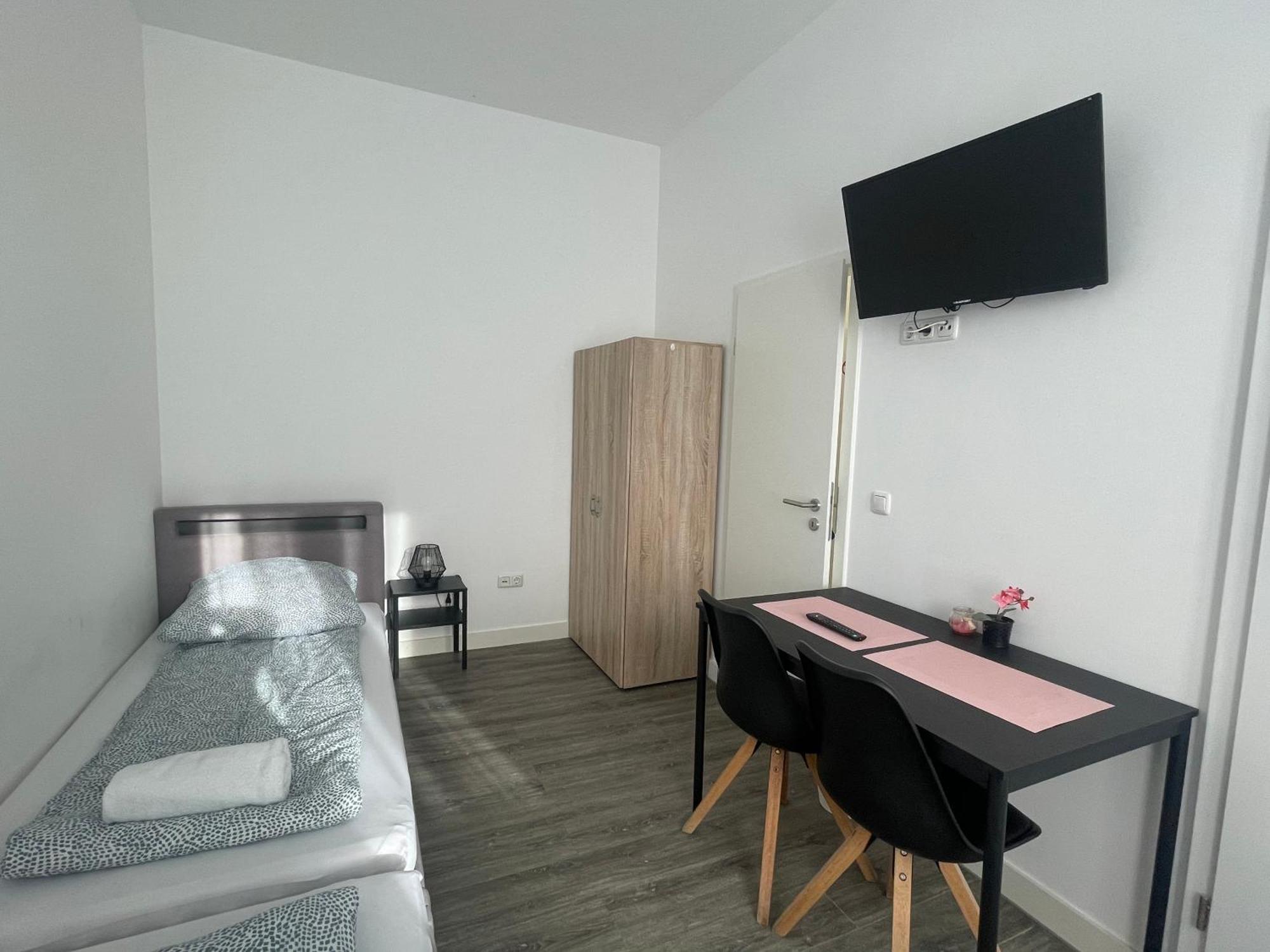 Comfortable Hostel In Wesseling Exteriör bild