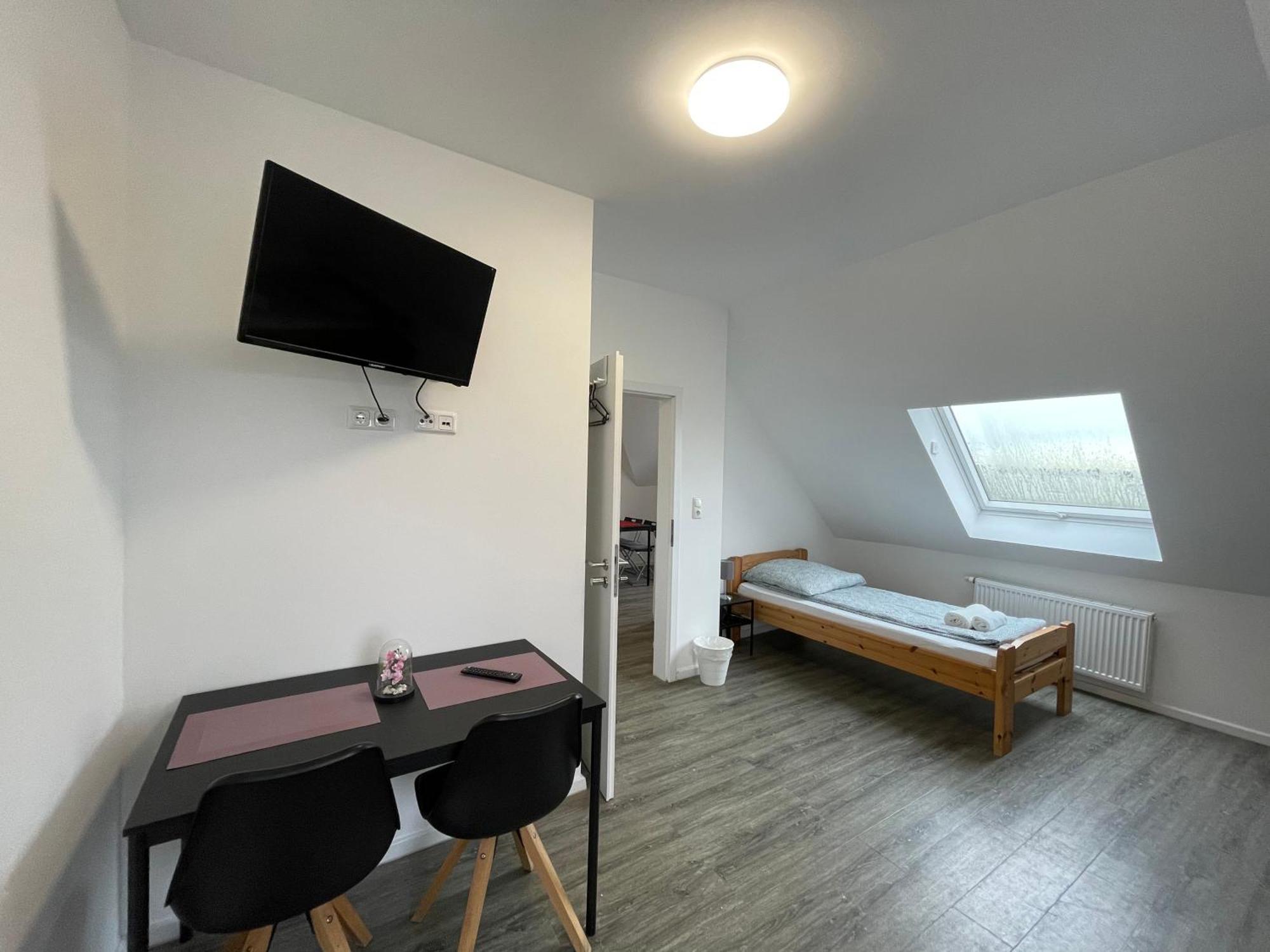 Comfortable Hostel In Wesseling Exteriör bild